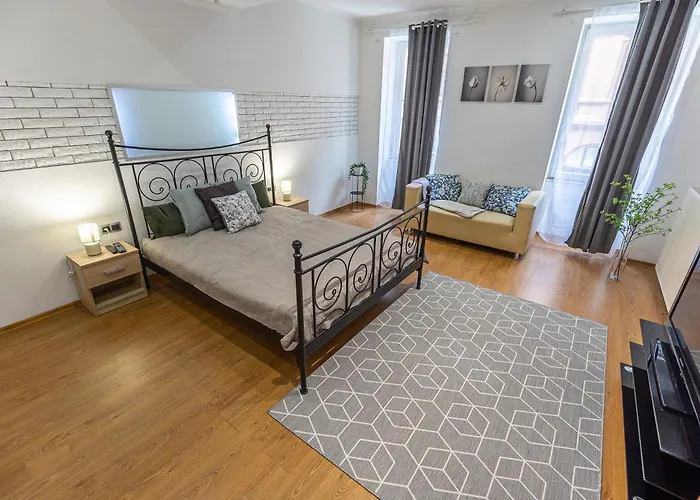City Vibes Apartment - 3 Bdrms